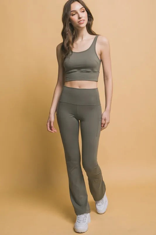 Her Femme Fit High-Rise Flare Leggings in Moss, detail view 3