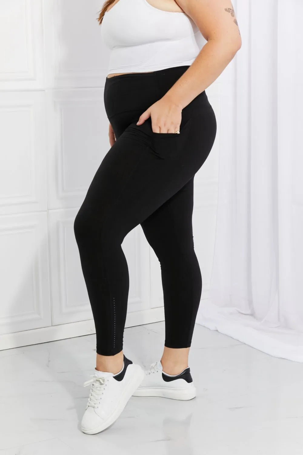 Her Femme Fit Reflective Dot Active Leggings in Black, detail view 6